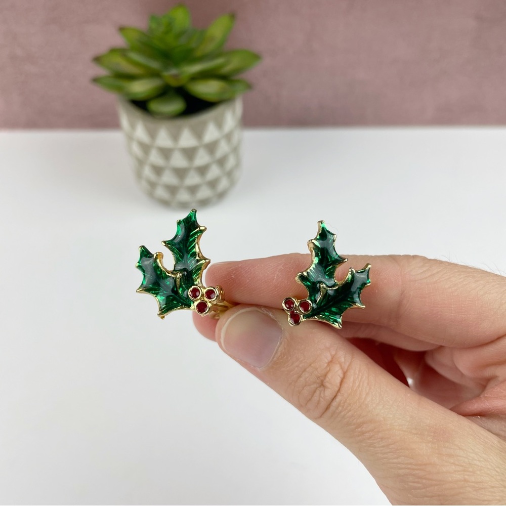 Vintage Green Red Holly Berry Holiday Christmas Clip On Earrings Jewelry